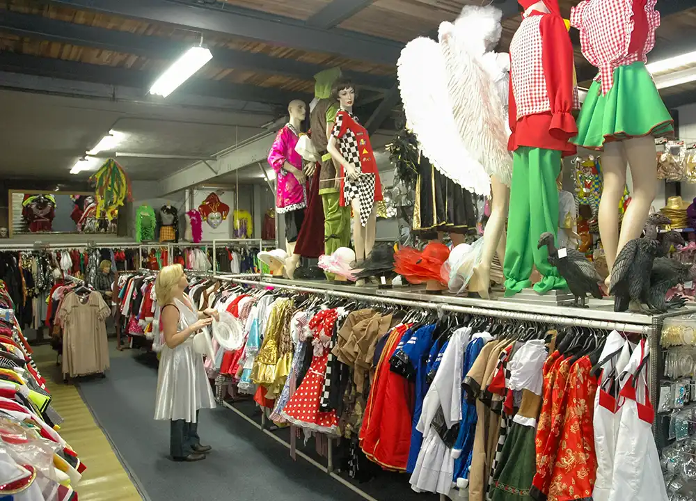 Carnavalskleding in de winkel